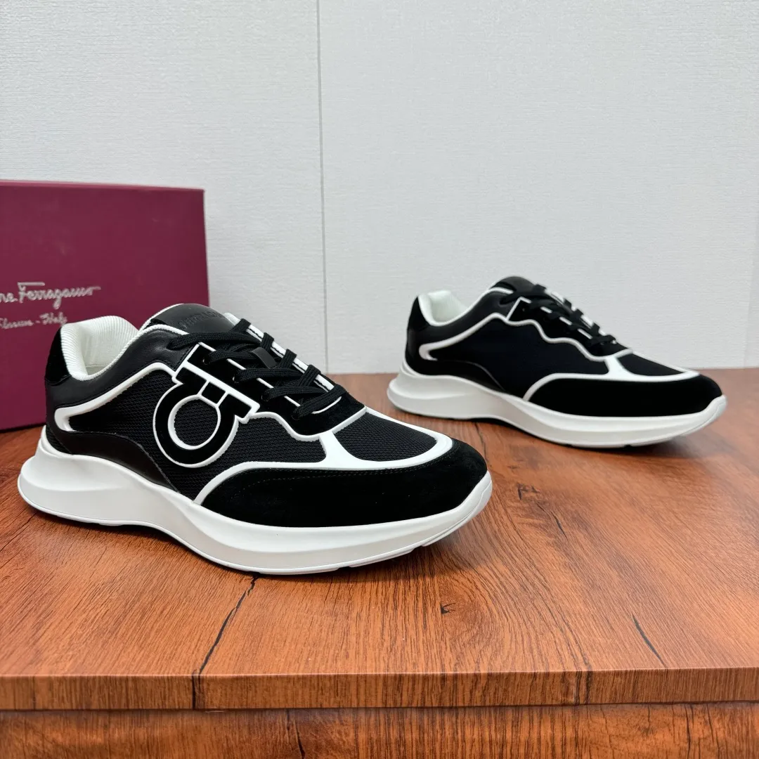 [Ferragamo] Top P: 720💰 Size: 39~44 (38 45 custom-made, non-returnable) Ferragam/Ferragamo Cancini buckle men's low-top casual shoes Spring and summer official website synchronized new thick-soled versatile sports shoes for men This urban-style casual shoe boldly combines a variety of fabrics, cleverly using high-tech mesh fabrics and smooth leather to create a unique high-end look, with side dropouts Cancini buckle, padded collar and tongue, and eye-catching lightweight rubber sole make the design even more sophisticated! The perfect blend of style and comfort. , the shoe body is outlined with exquisite lines, embellished with iconic elements, and equipped with comfortable sole technology to boost your pace. Whether you are walking on the street or exercising, you can show your extraordinary charm. .